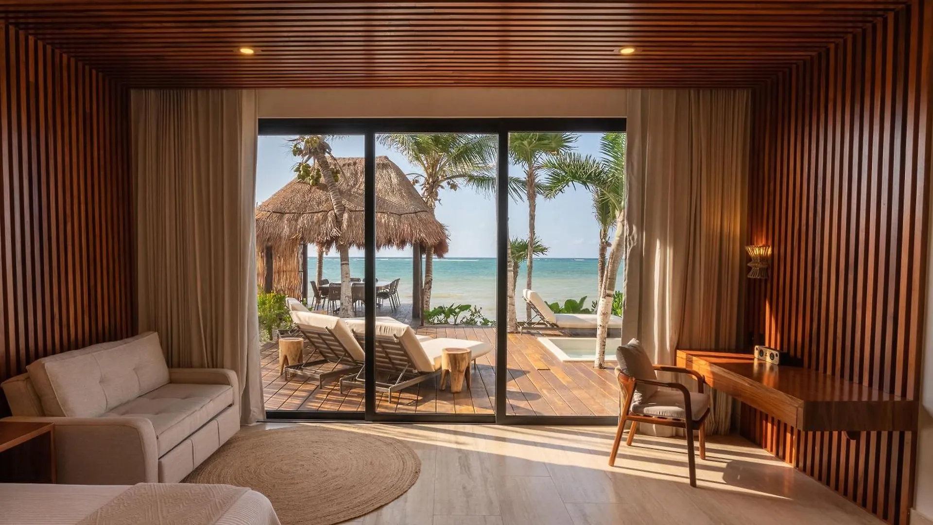 Villa Tulumar Beachfront Luxury Villa- Full Service location